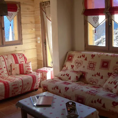 Des Trappeurs Coeur Vanoise 15 Persons شاليه