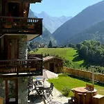 Des Trappeurs Coeur Vanoise 15 Persons Chalet