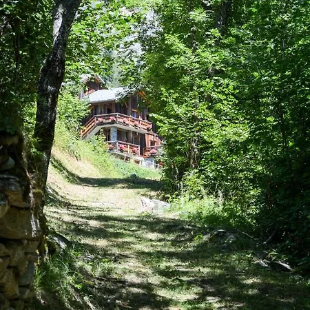 Des Trappeurs Coeur Vanoise 15 Persons Chalé