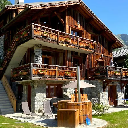 Des Trappeurs Coeur Vanoise 15 Persons Chalet