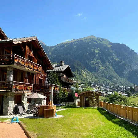 Des Trappeurs Coeur Vanoise 15 Persons Chalet *